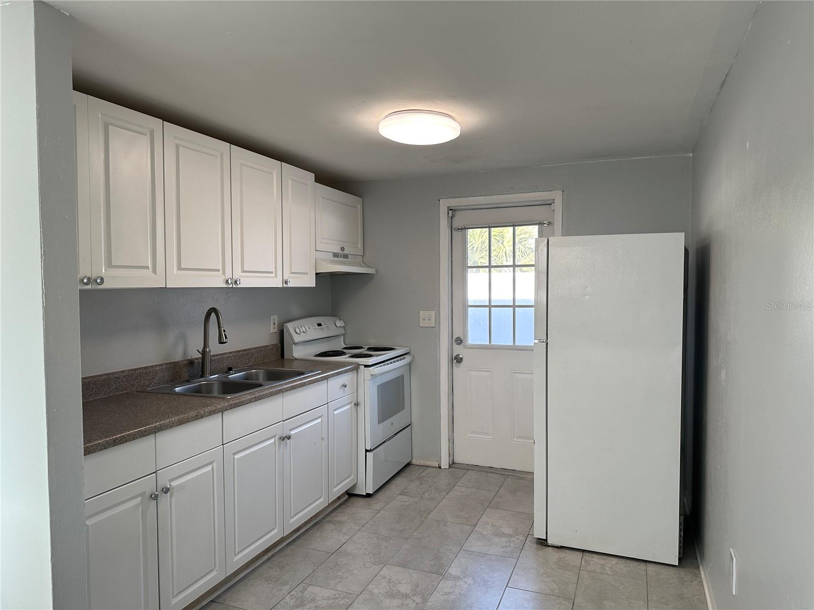 HARCOURT - Residential Lease