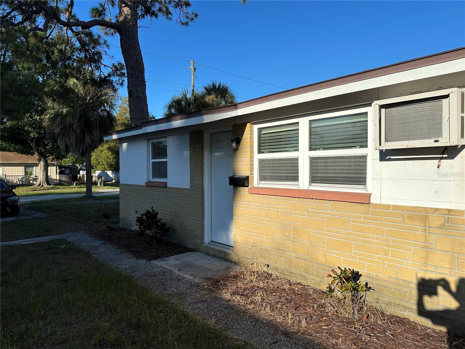 HARCOURT - Residential Lease