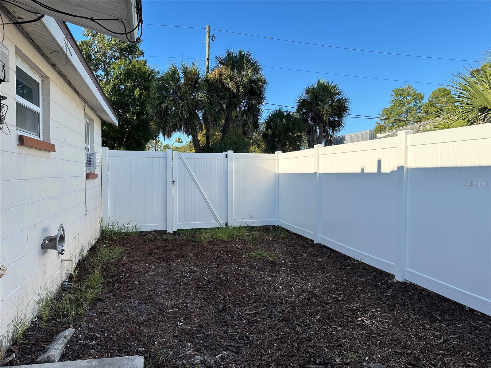 HARCOURT - Residential Lease