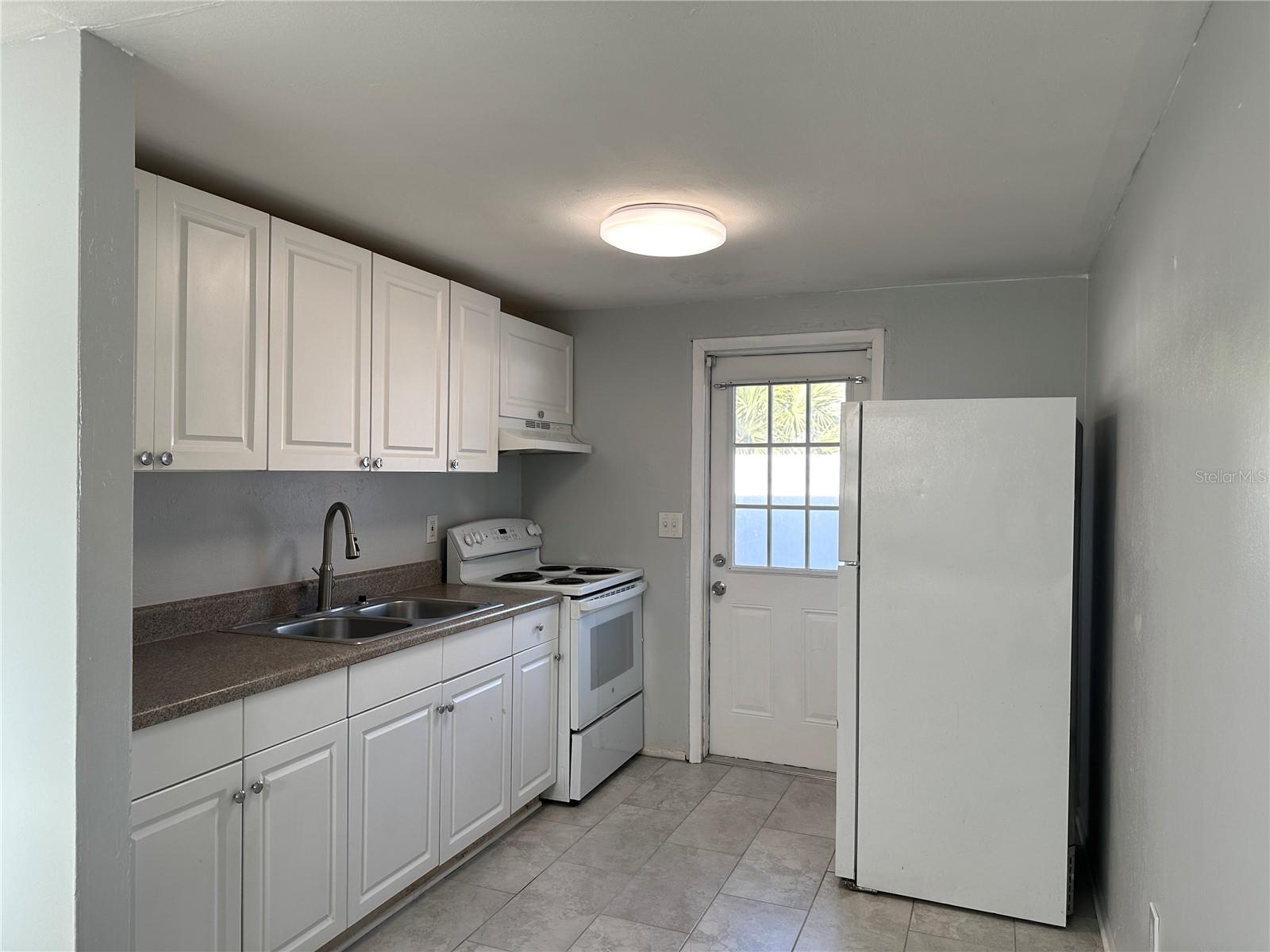 HARCOURT - Residential Lease