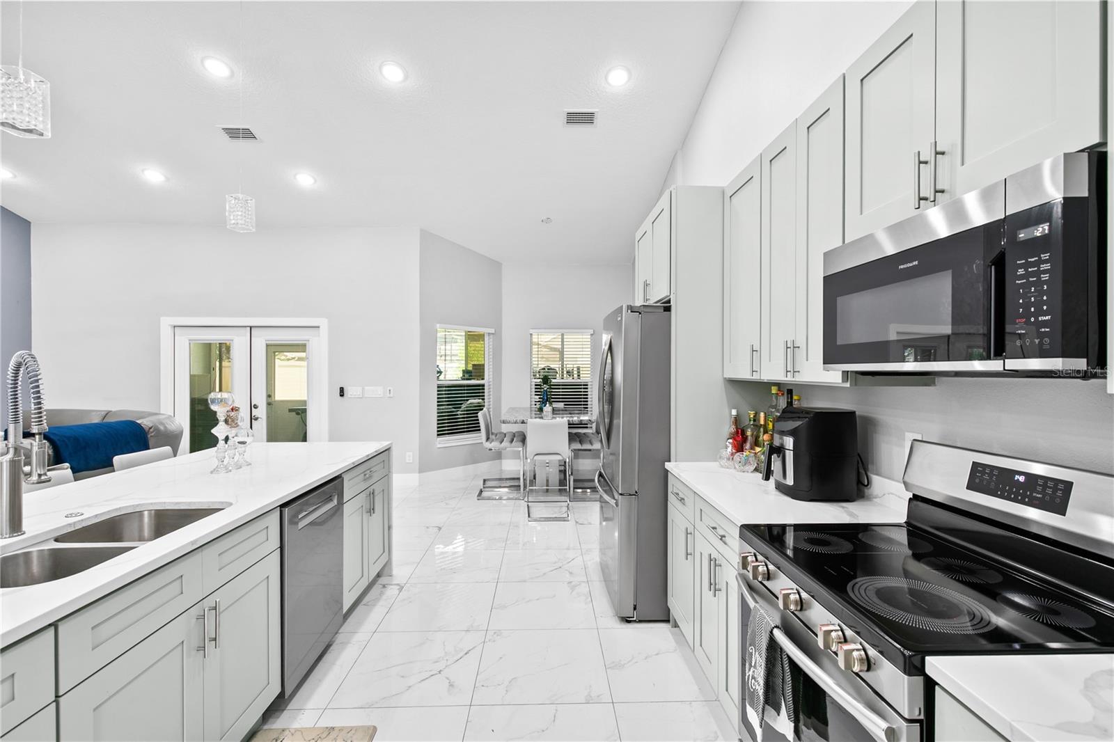 HUNTERS CREEK - Residential