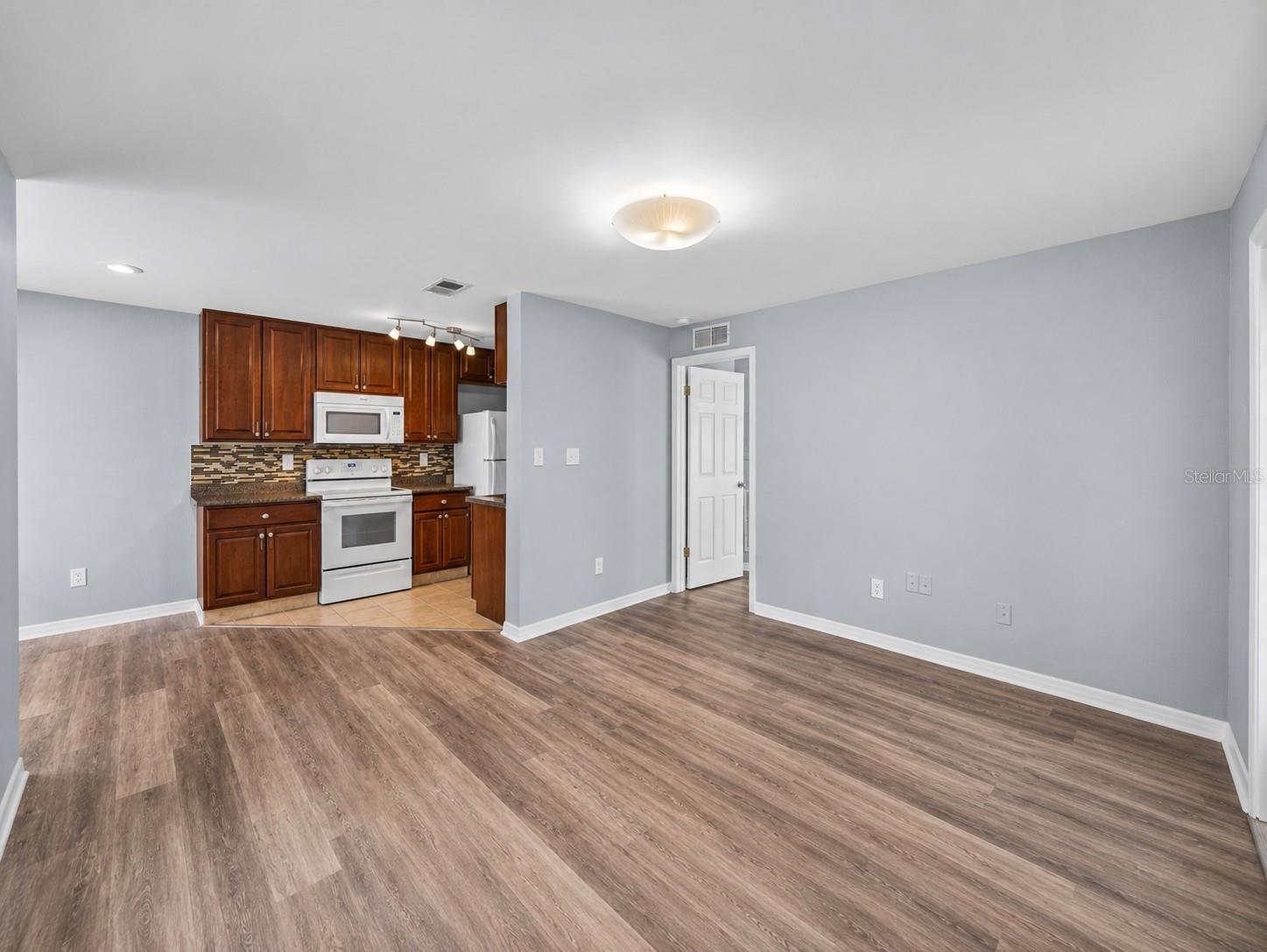 THE GRAND RESERVE CONDO - Residential Lease