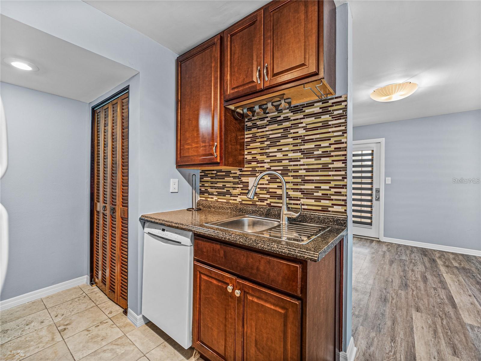 THE GRAND RESERVE CONDO - Residential Lease