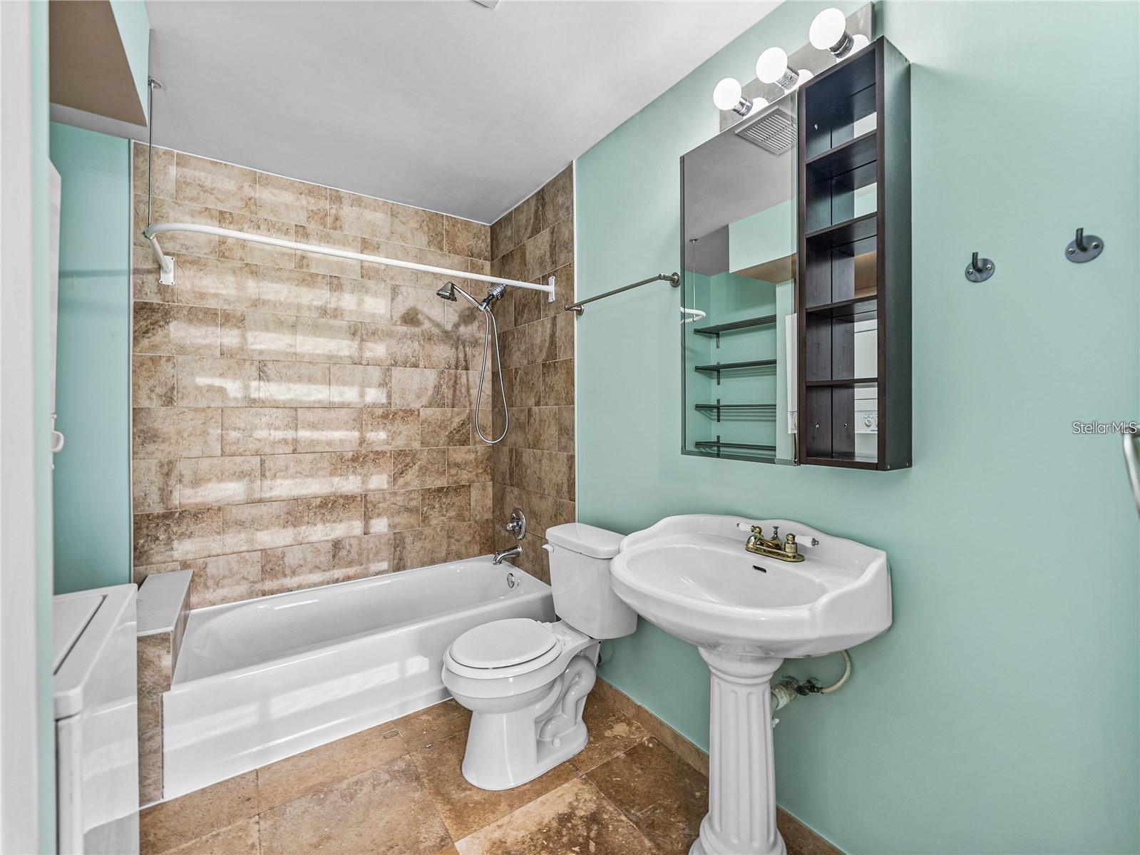 THE GRAND RESERVE CONDO - Residential Lease