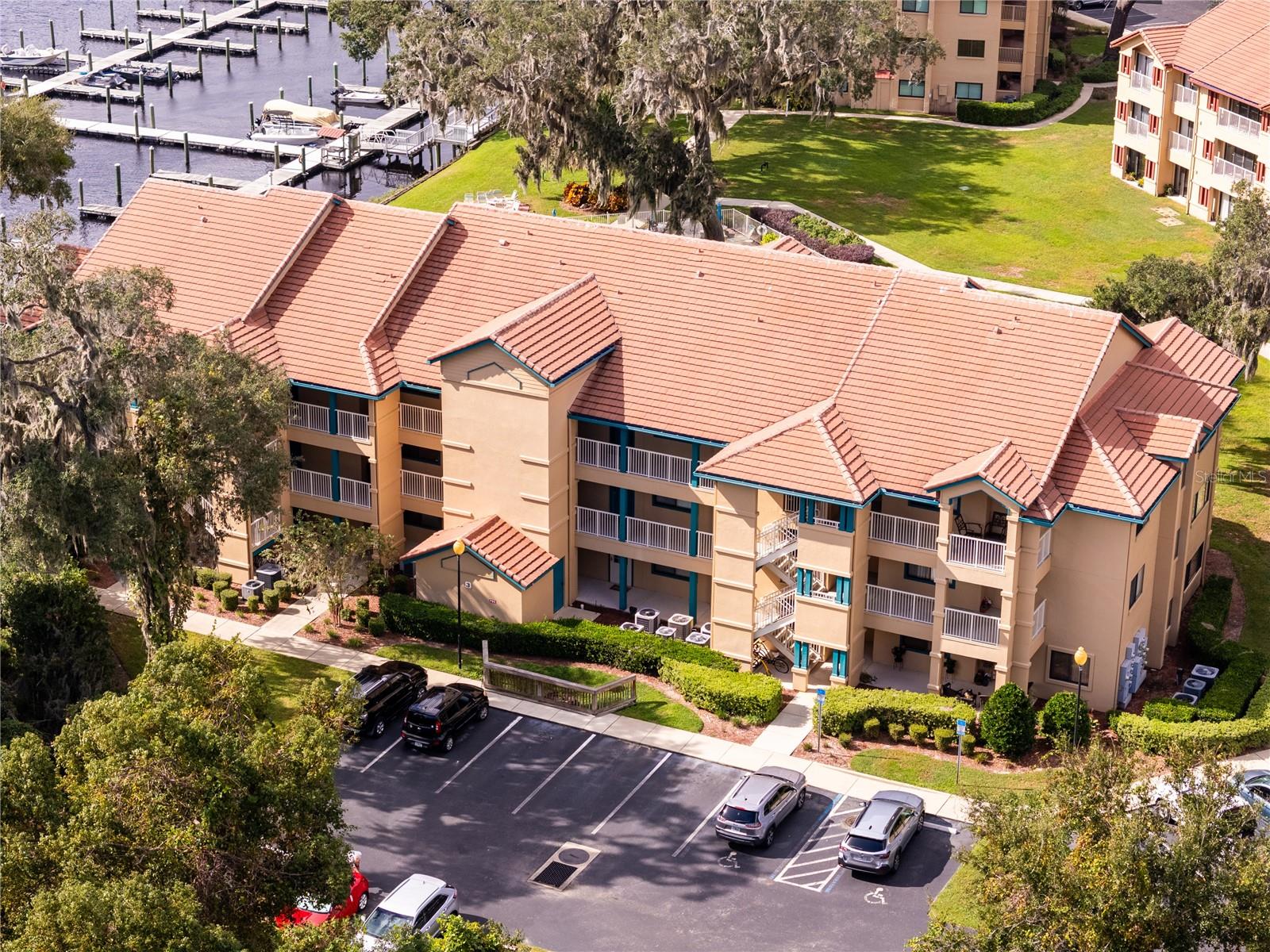 SPORTSMANS LODGE - Residential