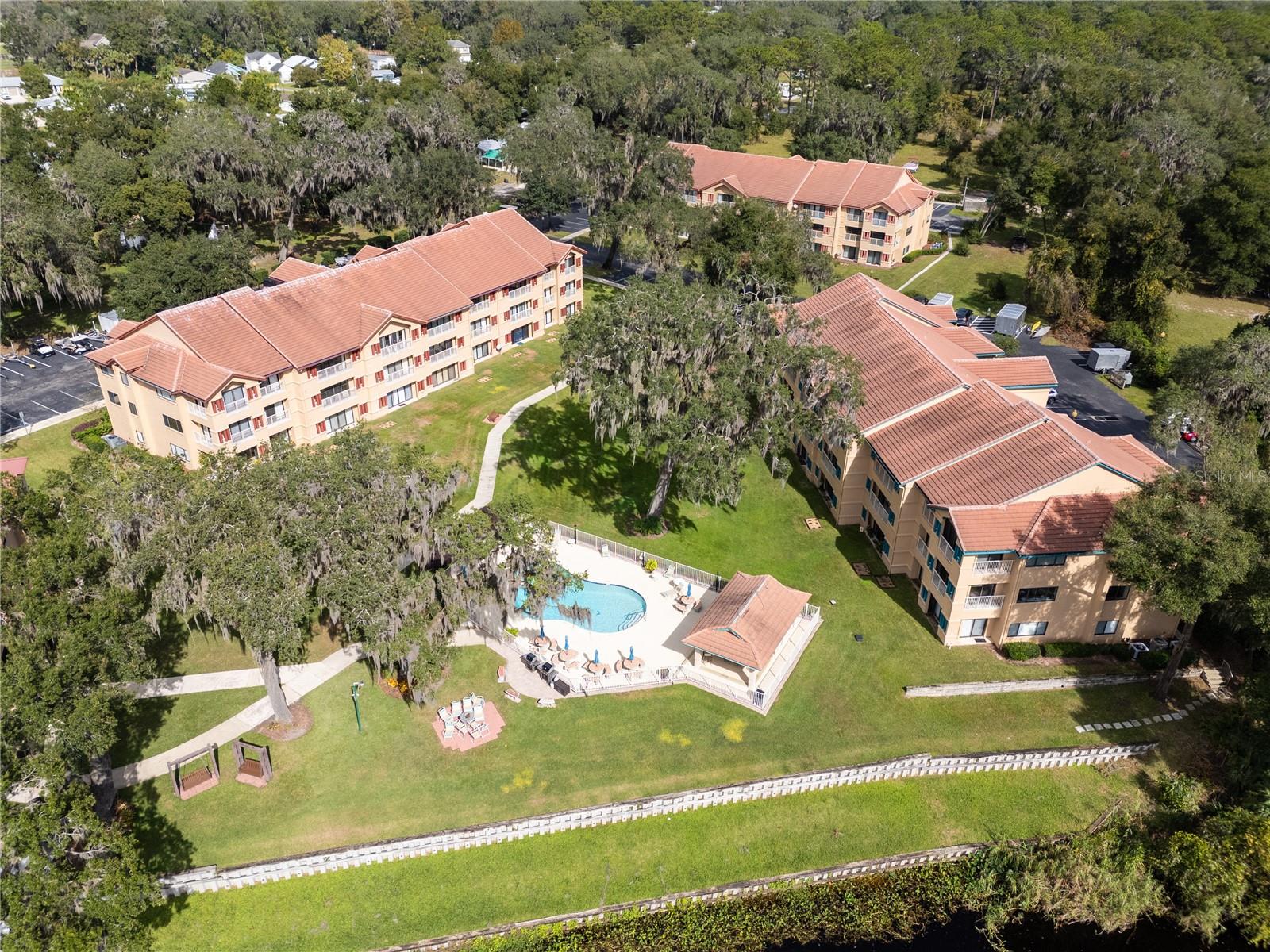 SPORTSMANS LODGE - Residential