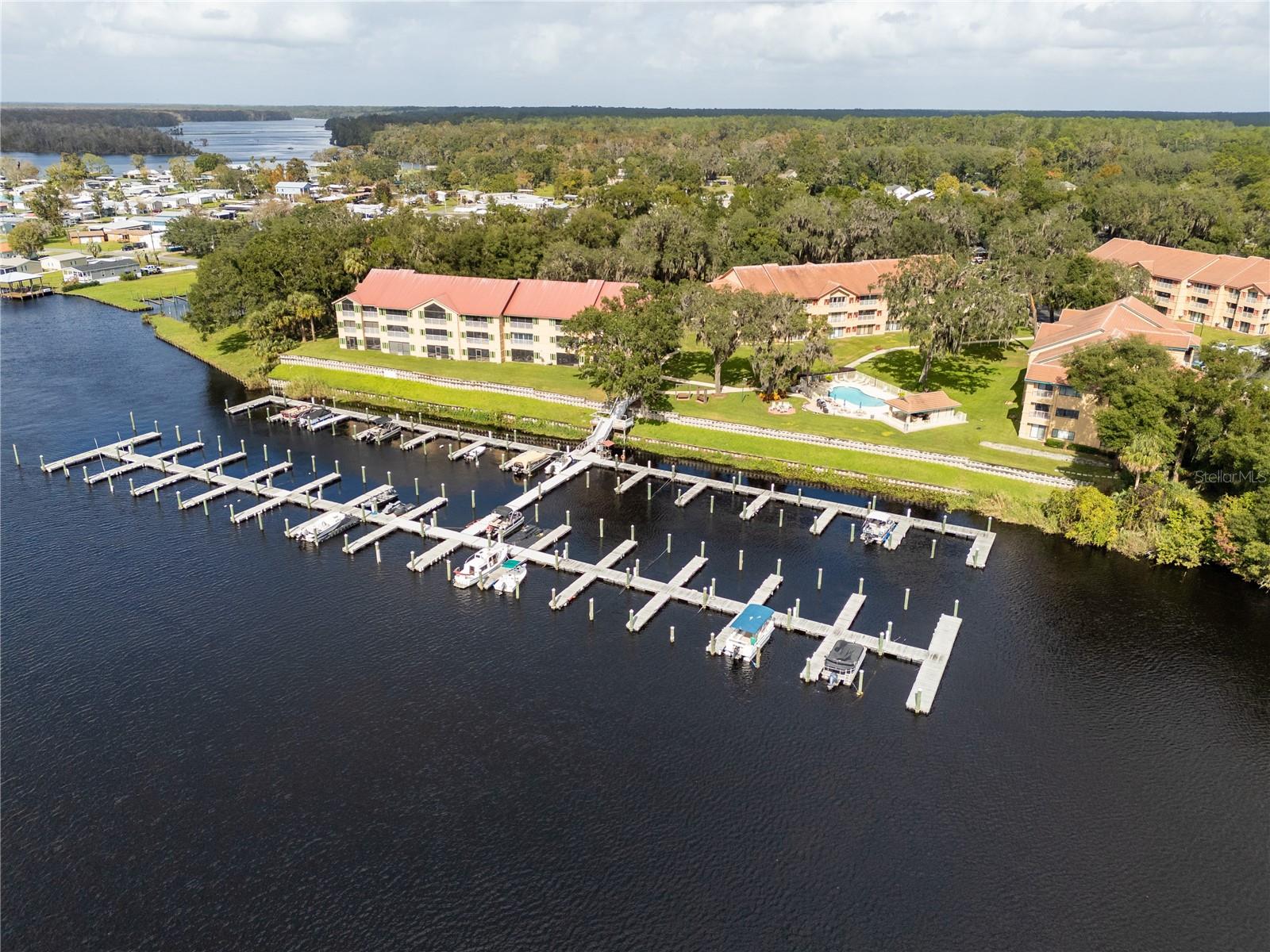 SPORTSMANS LODGE - Residential