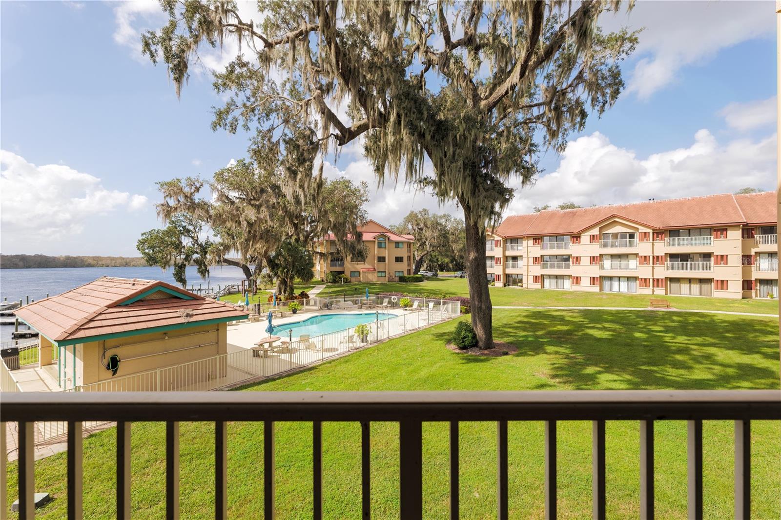 SPORTSMANS LODGE - Residential