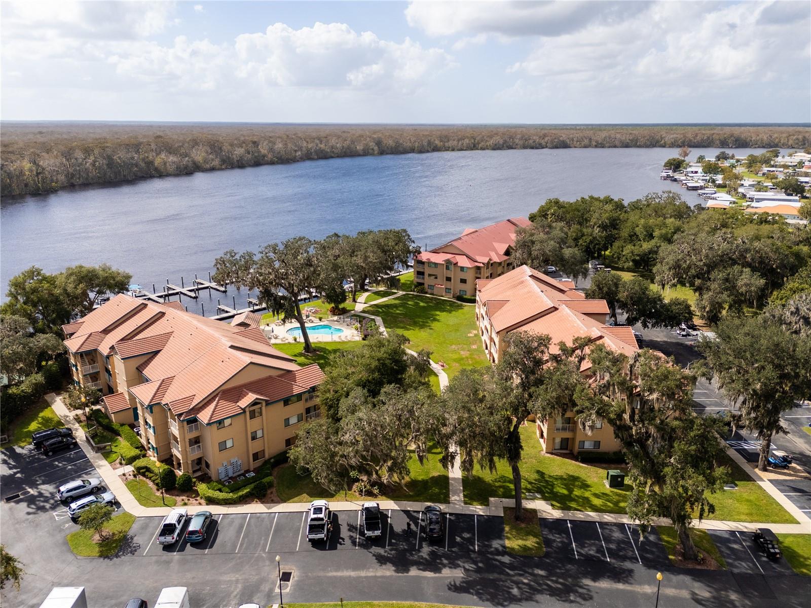 SPORTSMANS LODGE - Residential