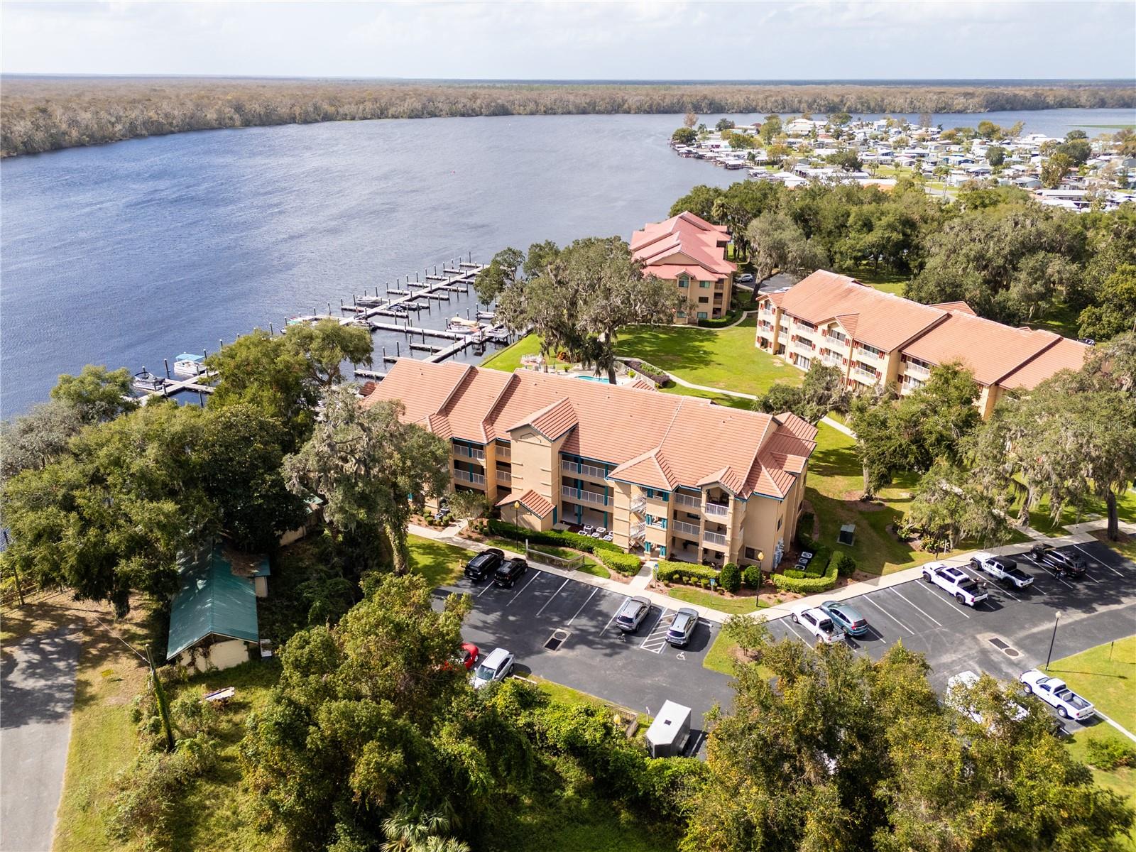 SPORTSMANS LODGE - Residential