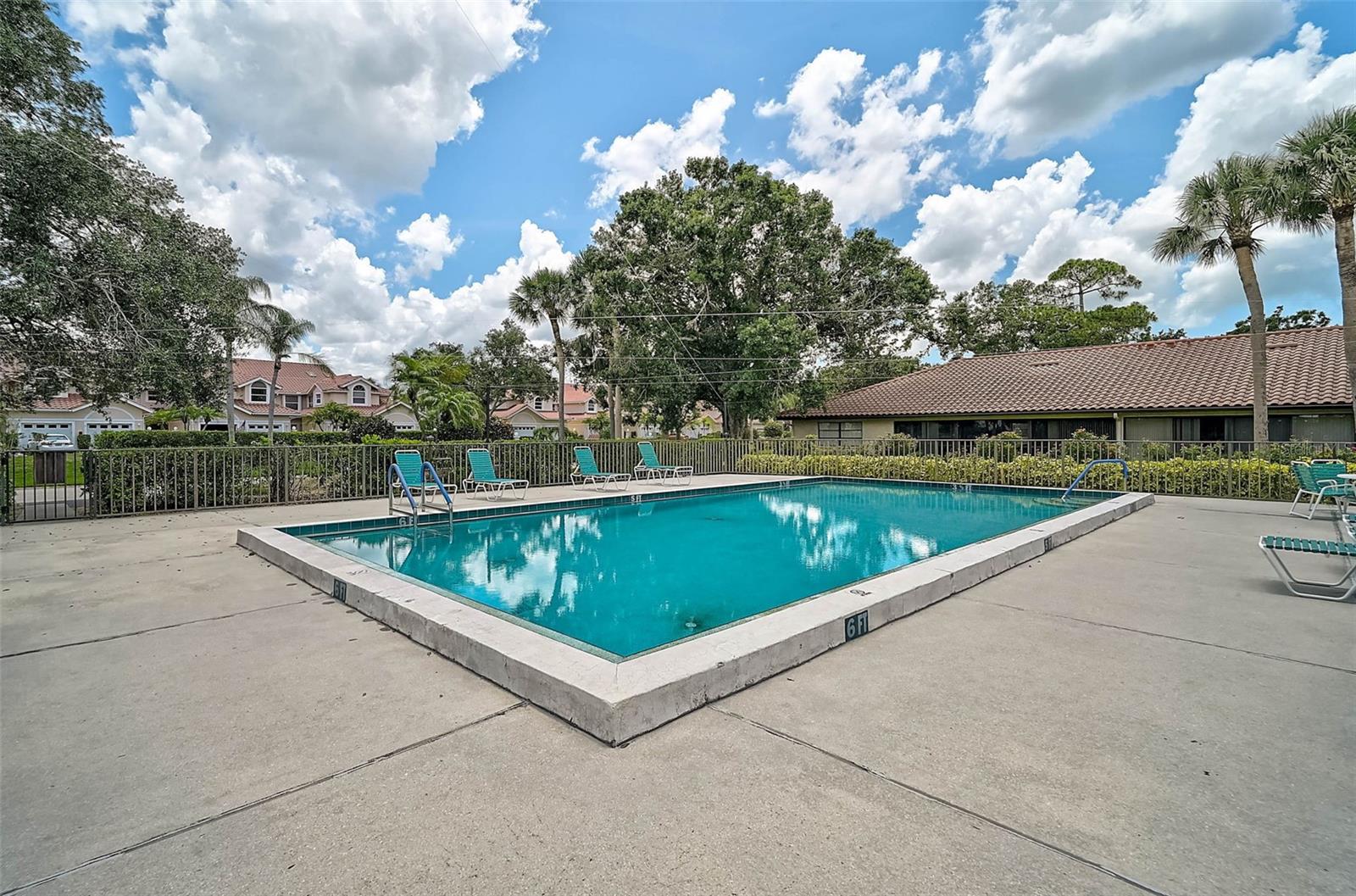 GOLF POINTE AT PALM-AIRE CC SEC III - Residential