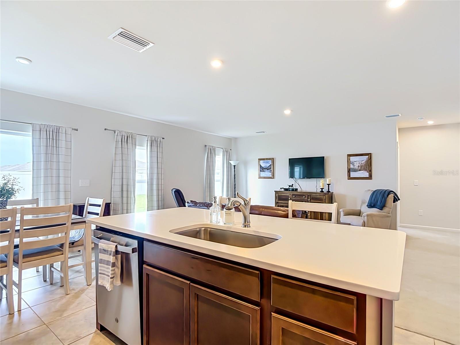 SUNCOAST LNDG PH 1 - Residential