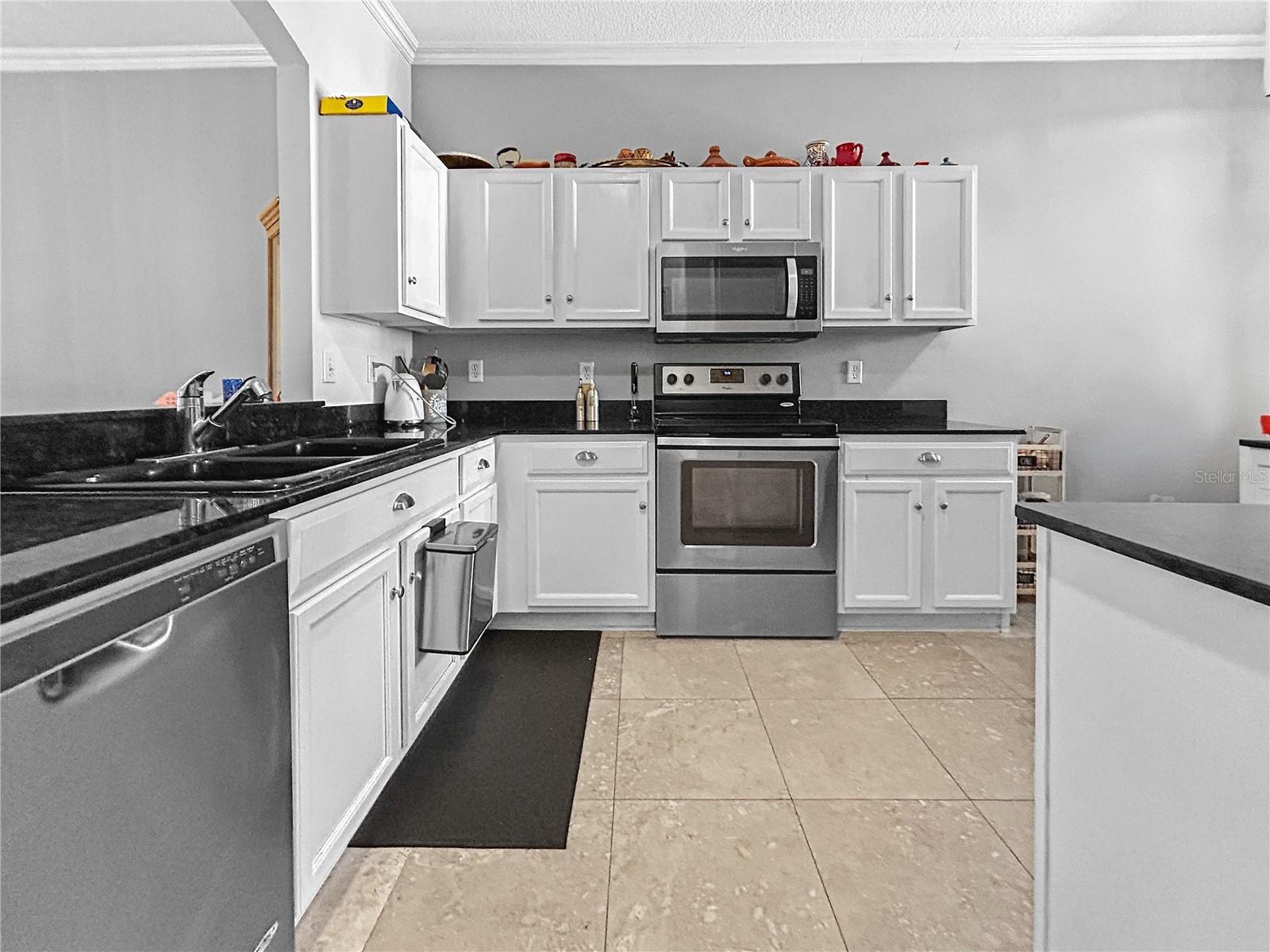 NASSAU POINTE TWNHOMES AT HERI - Residential