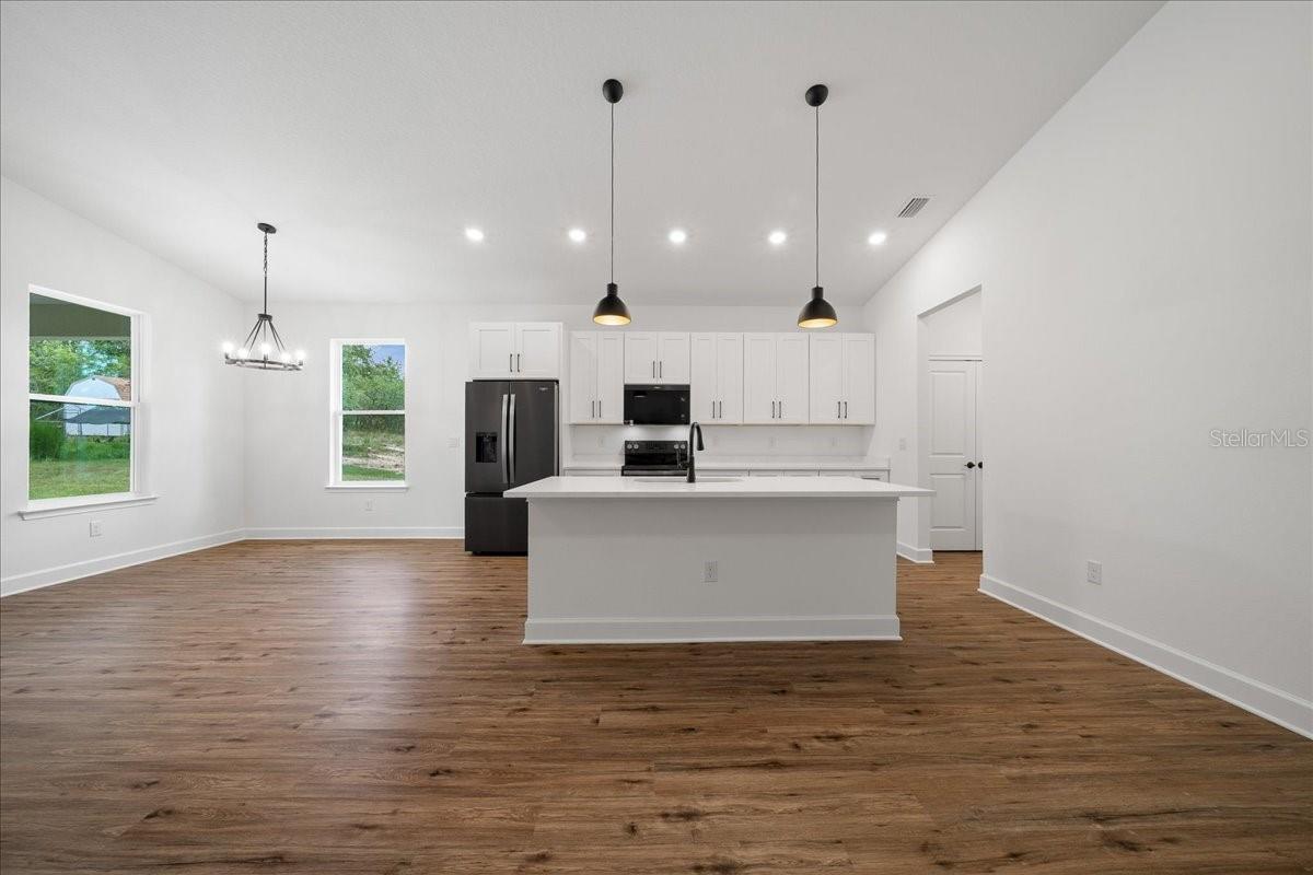 ROYAL HIGHLANDS - Residential