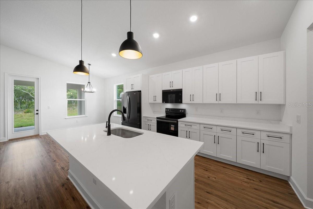 ROYAL HIGHLANDS - Residential