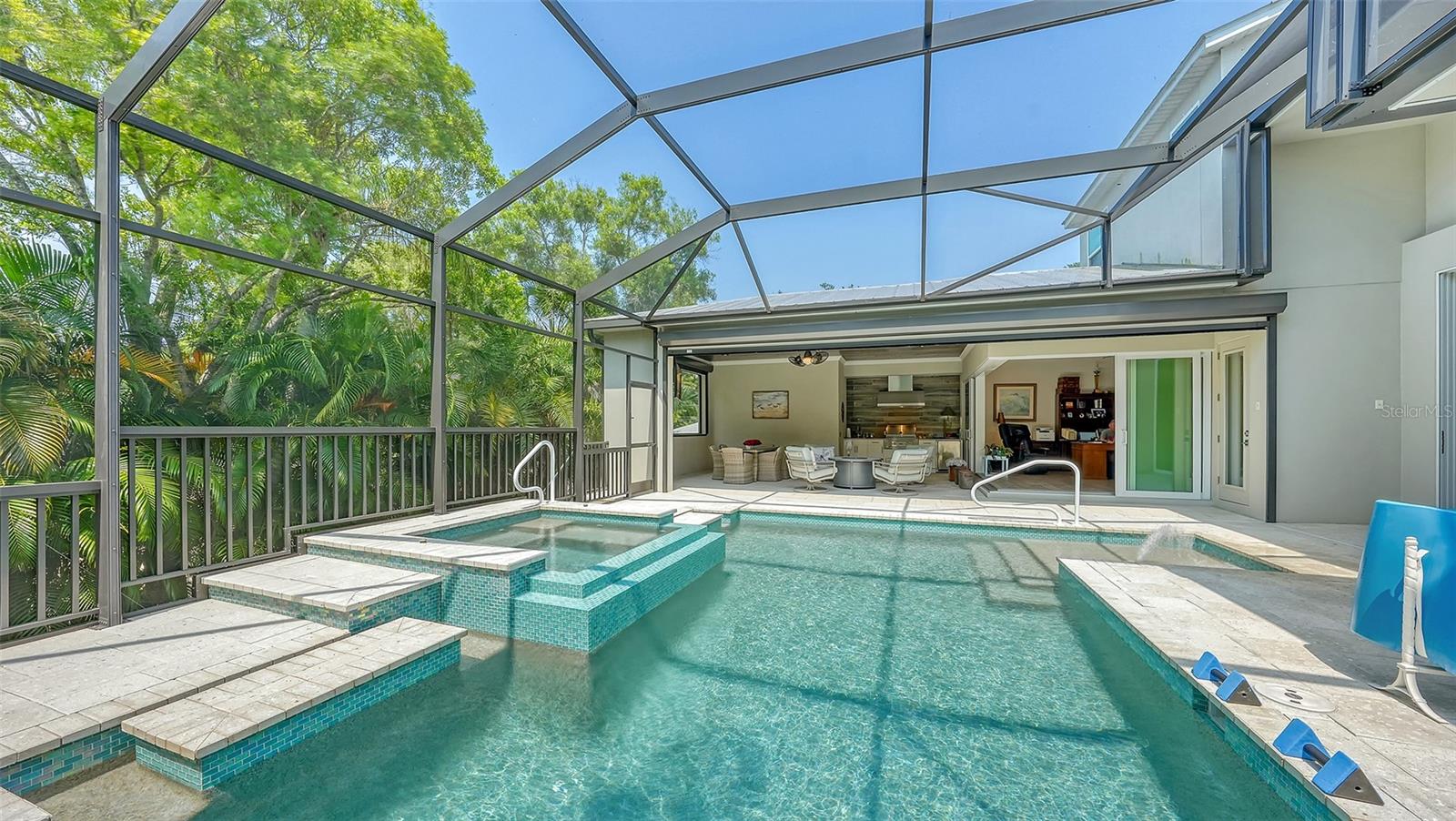 PARADISE SHORES - Residential