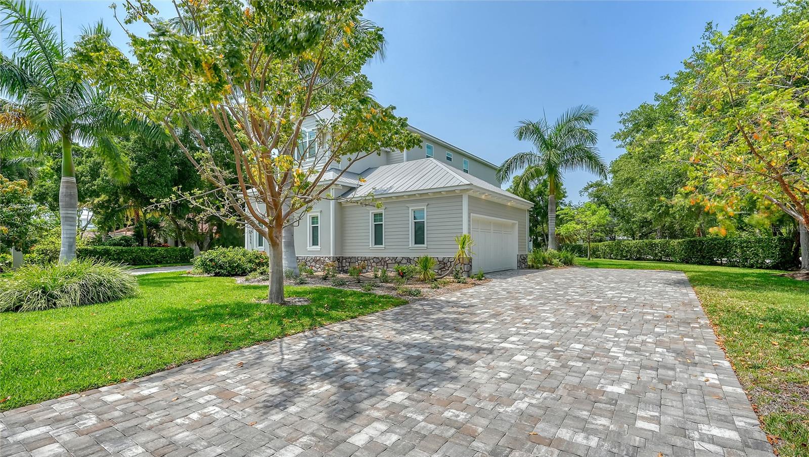 PARADISE SHORES - Residential