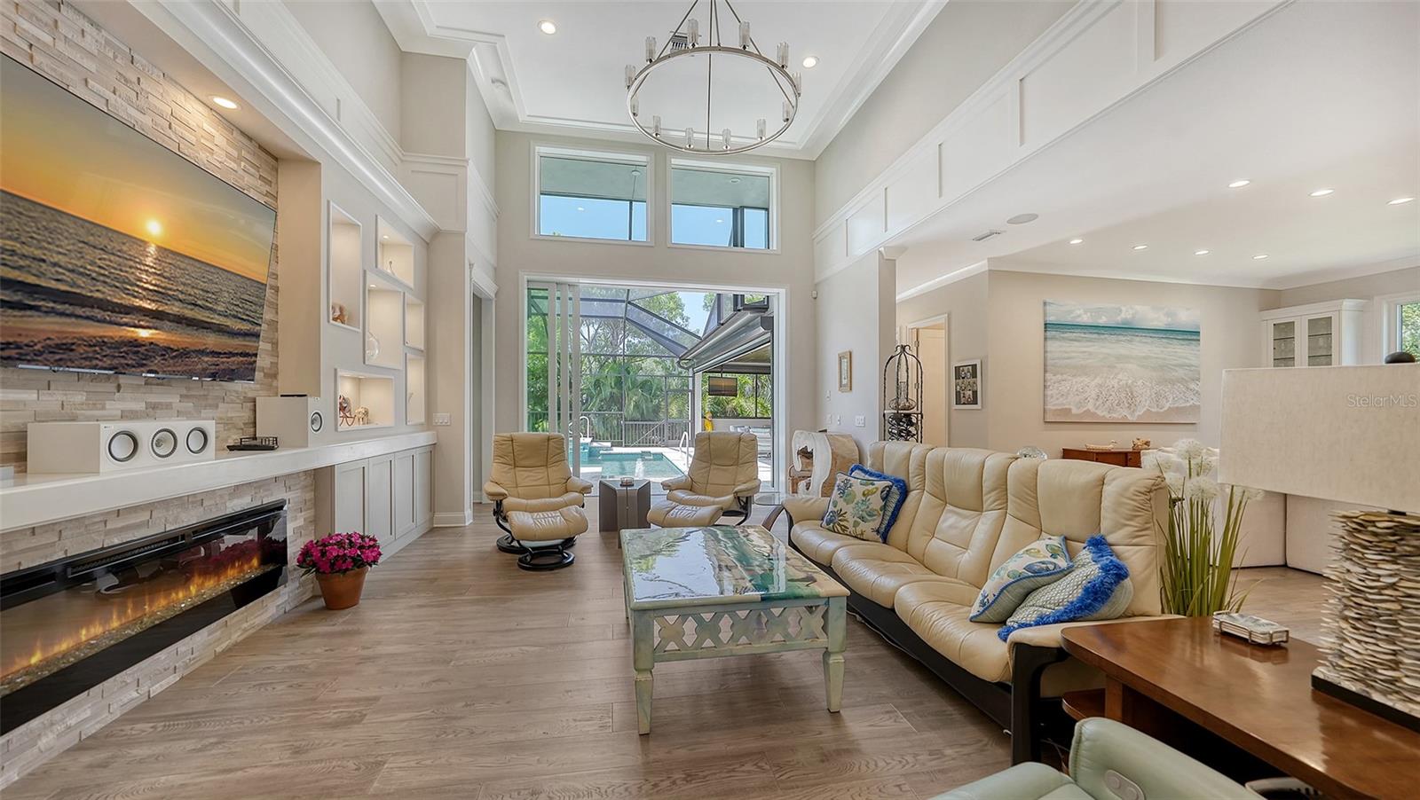 PARADISE SHORES - Residential