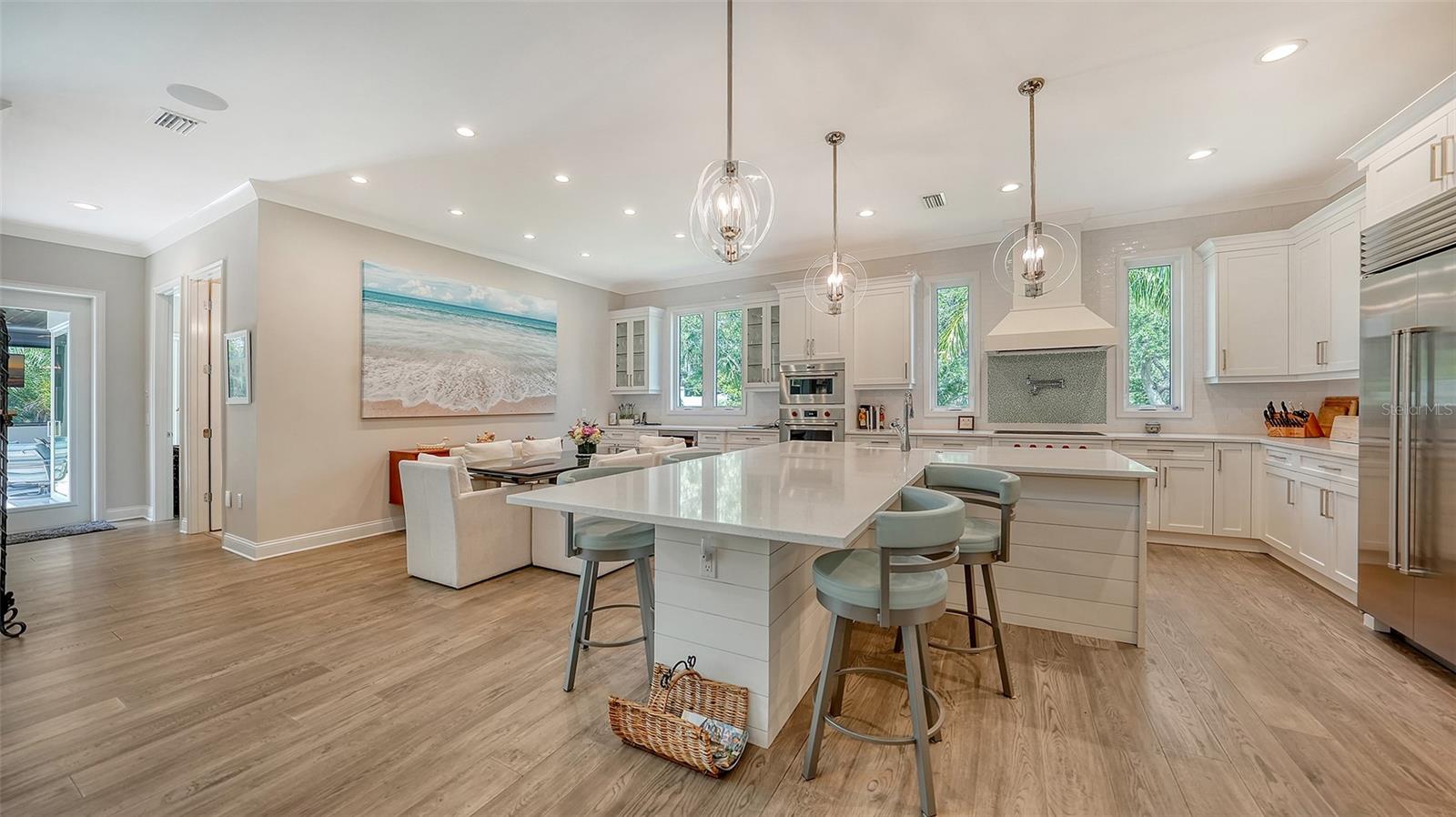 PARADISE SHORES - Residential