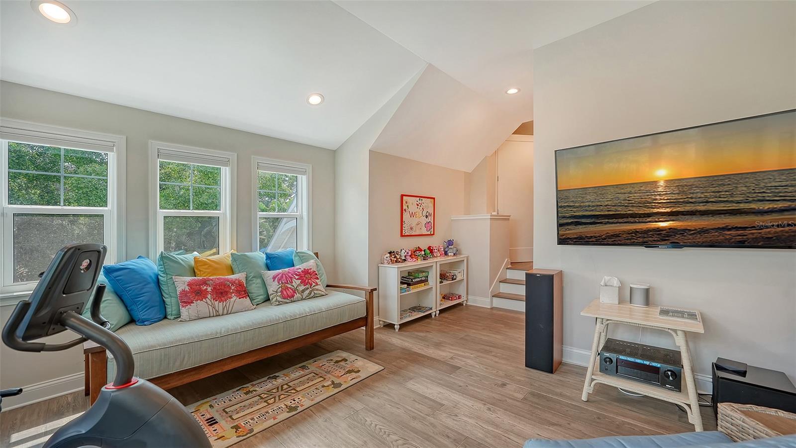 PARADISE SHORES - Residential