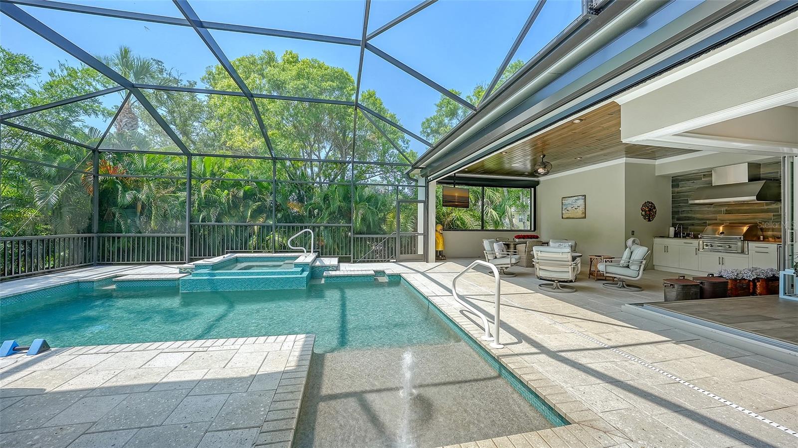 PARADISE SHORES - Residential
