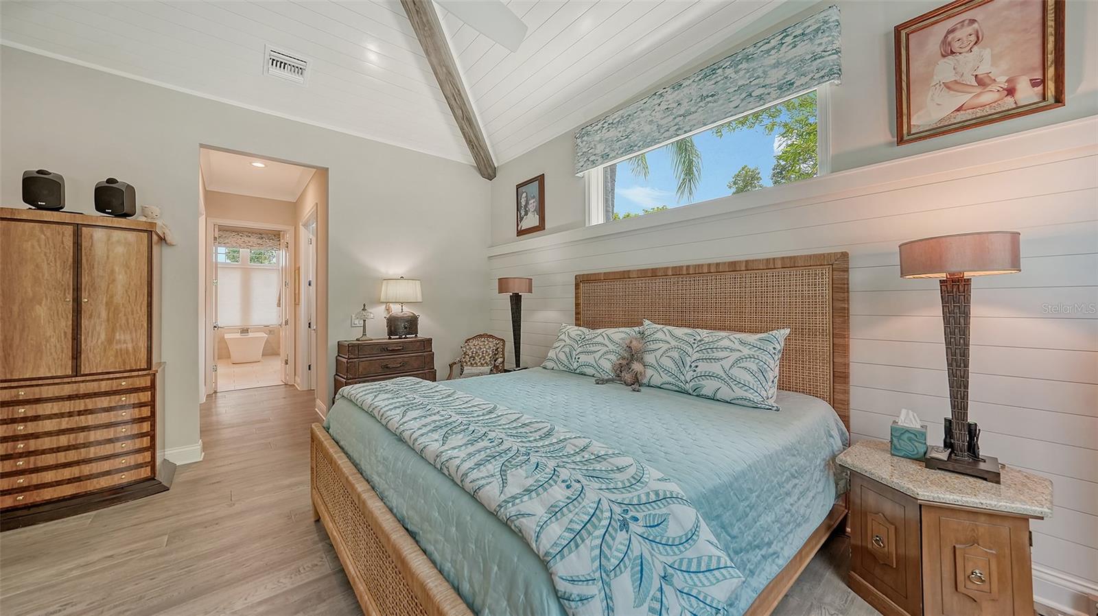 PARADISE SHORES - Residential