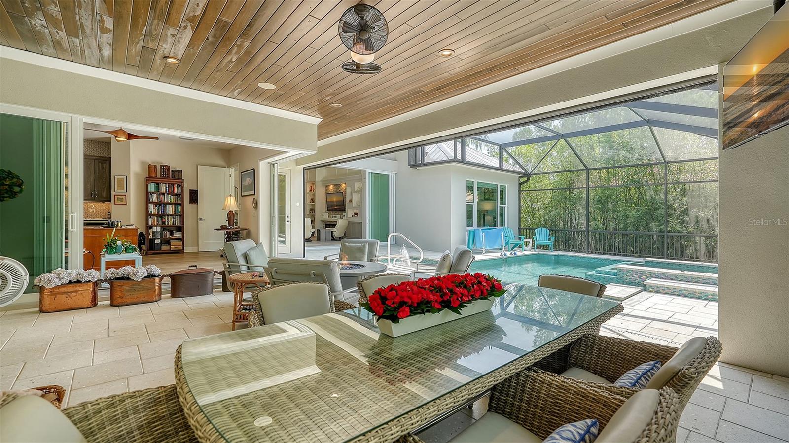 PARADISE SHORES - Residential