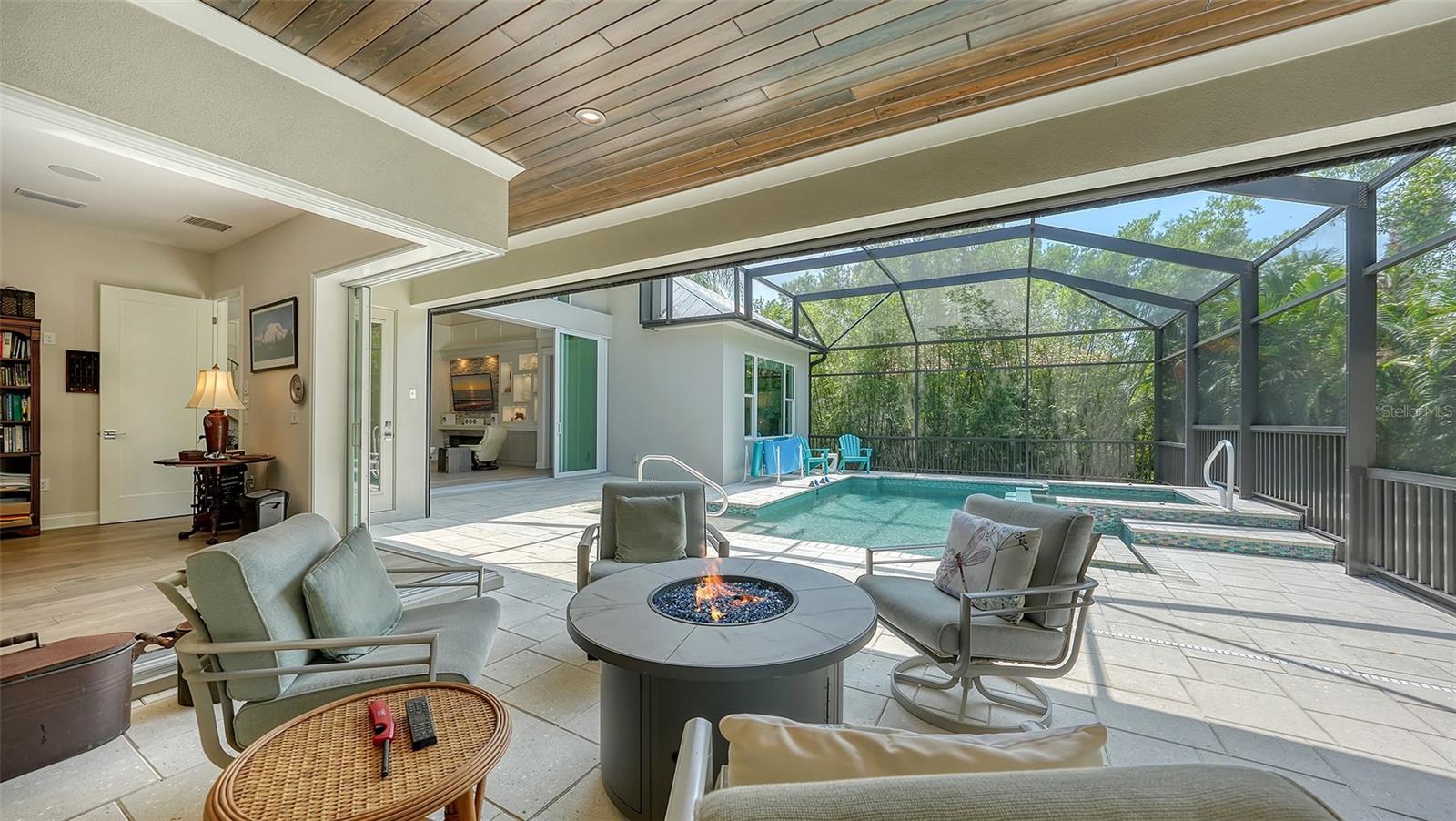 PARADISE SHORES - Residential