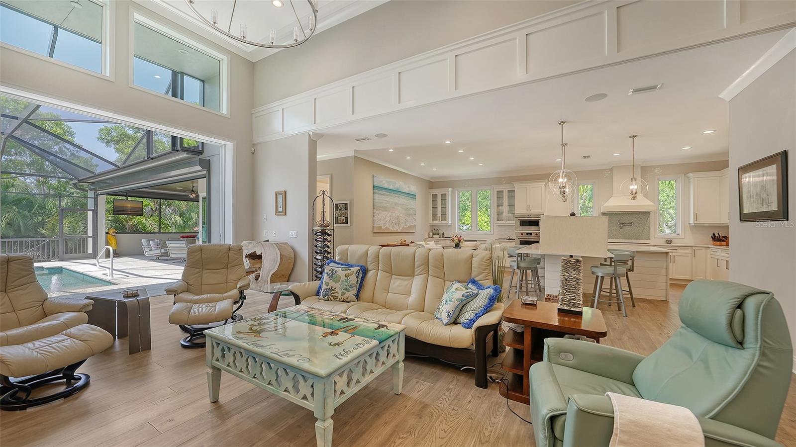 PARADISE SHORES - Residential