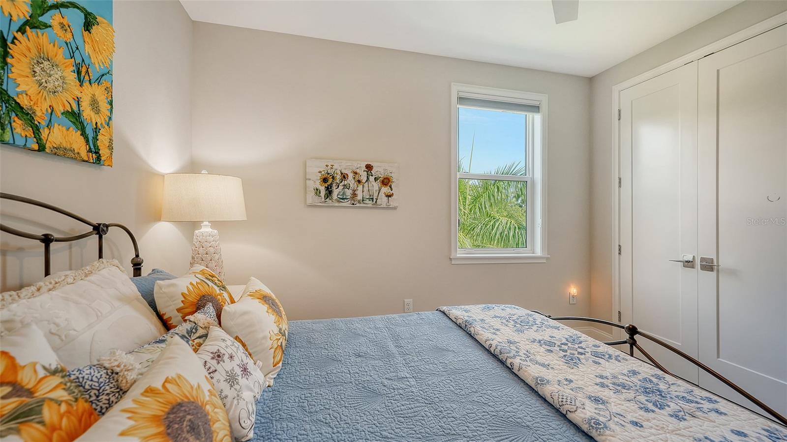 PARADISE SHORES - Residential