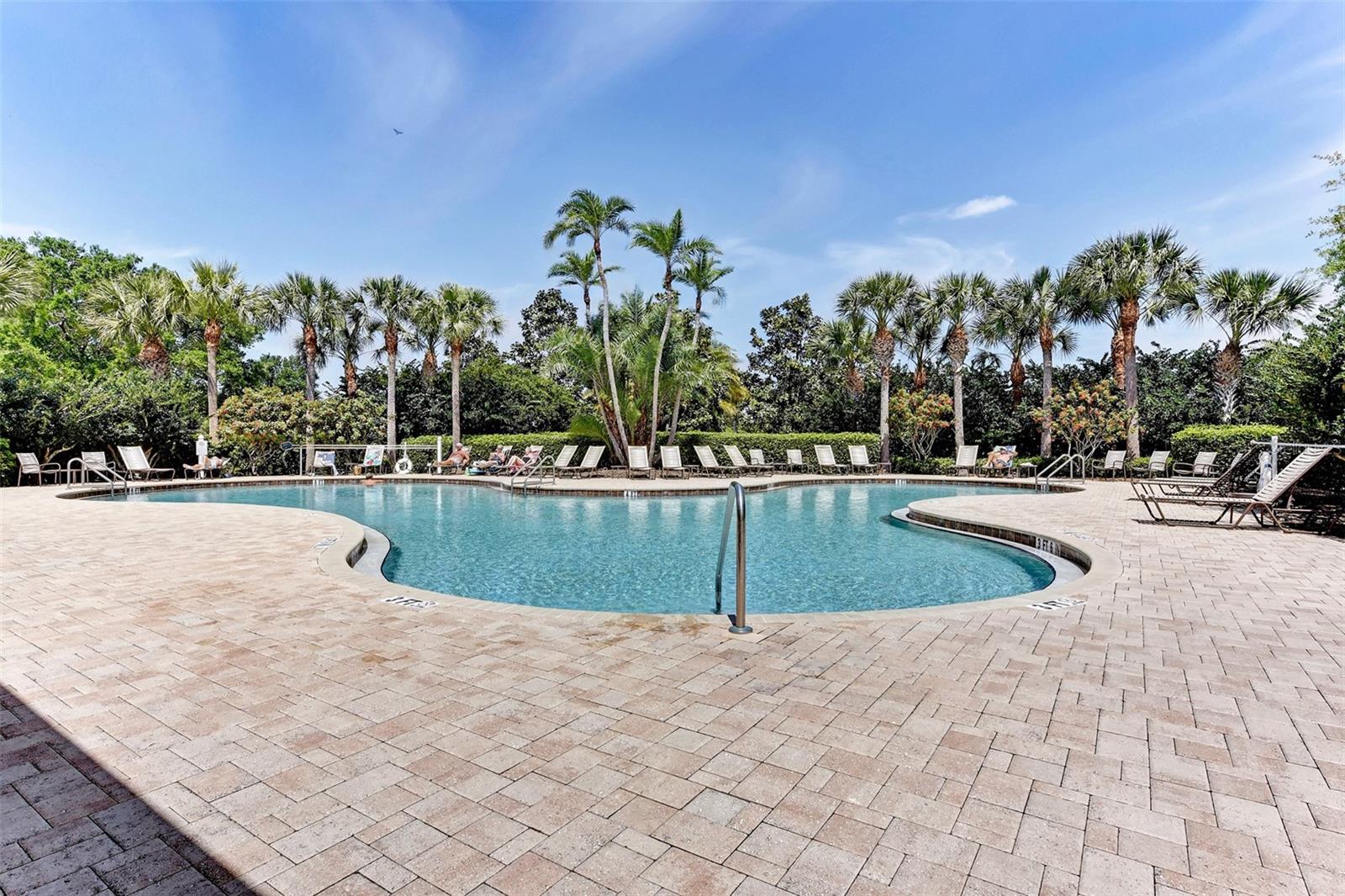 PALMA SOLA TRACE CONDO OR2185/736 - Residential