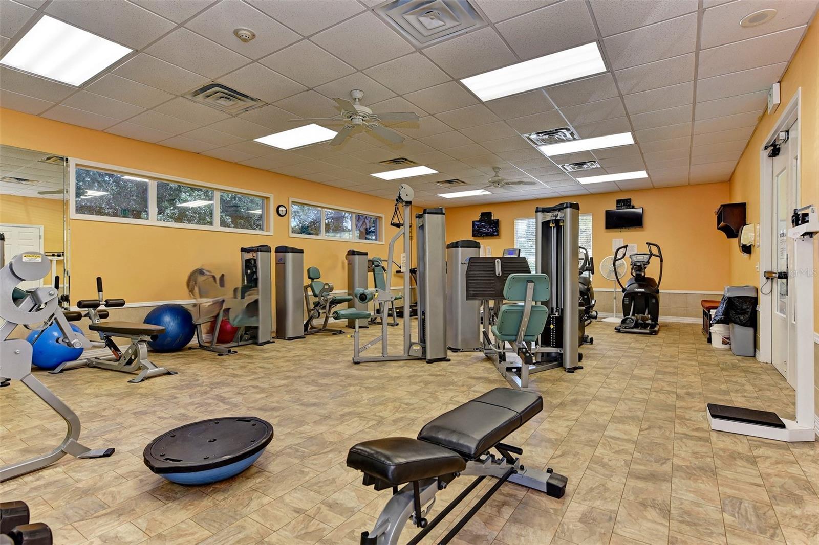 PALMA SOLA TRACE CONDO OR2185/736 - Residential