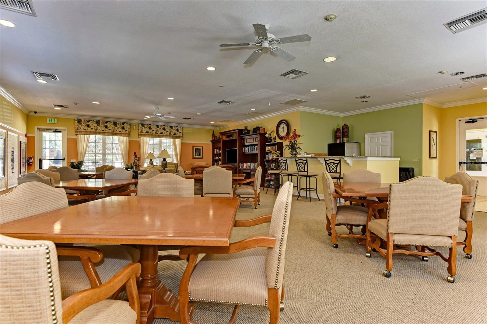 PALMA SOLA TRACE CONDO OR2185/736 - Residential