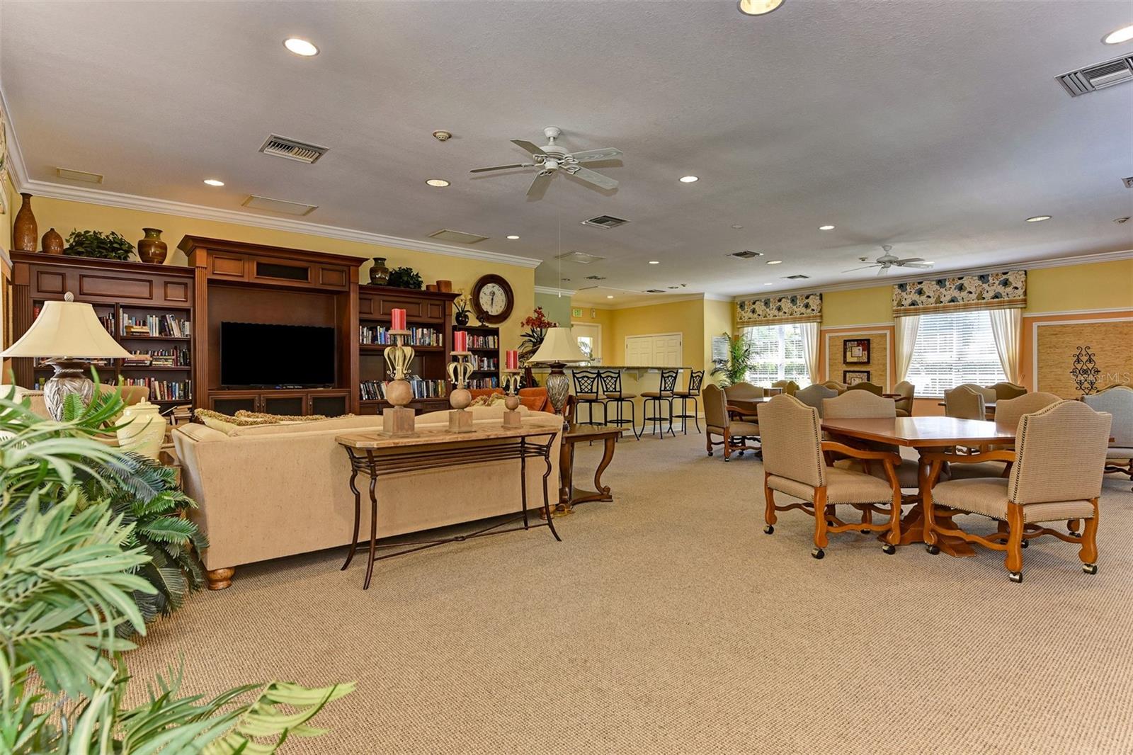 PALMA SOLA TRACE CONDO OR2185/736 - Residential