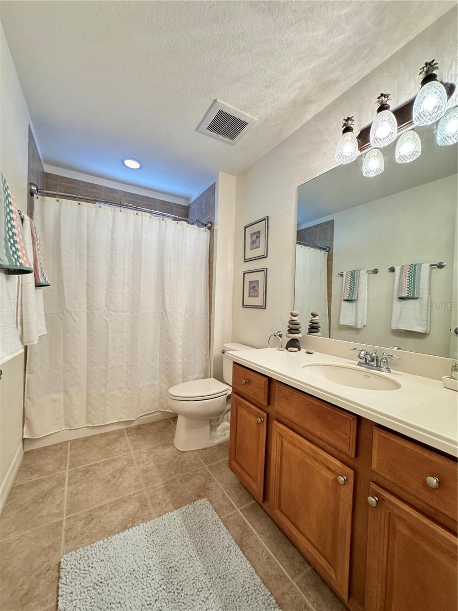 PALMA SOLA TRACE CONDO OR2185/736 - Residential
