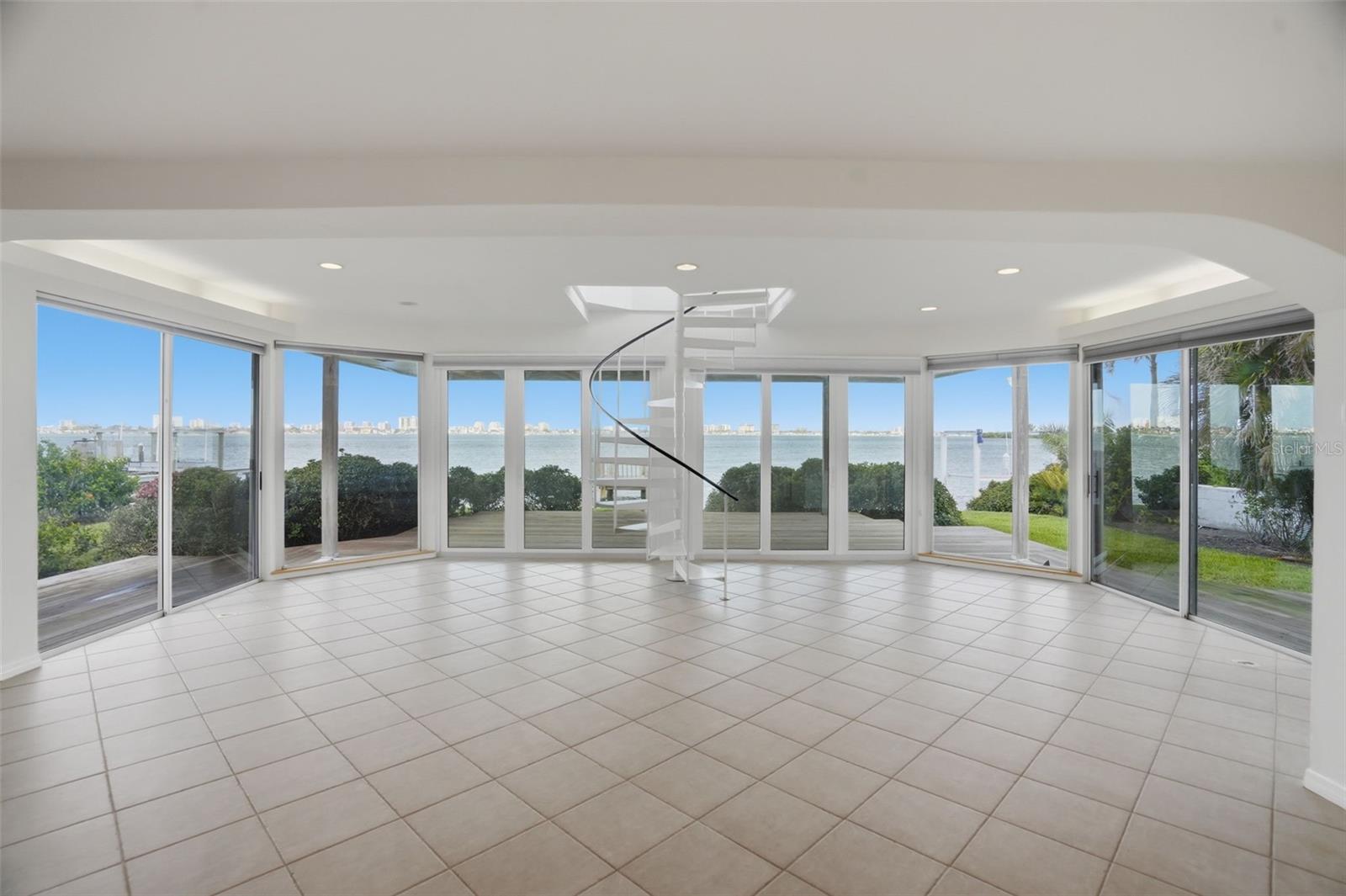 VENETIAN POINT - Residential