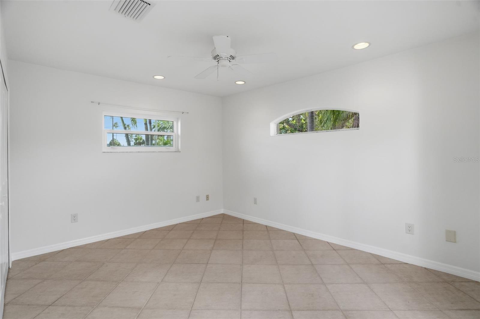 VENETIAN POINT - Residential