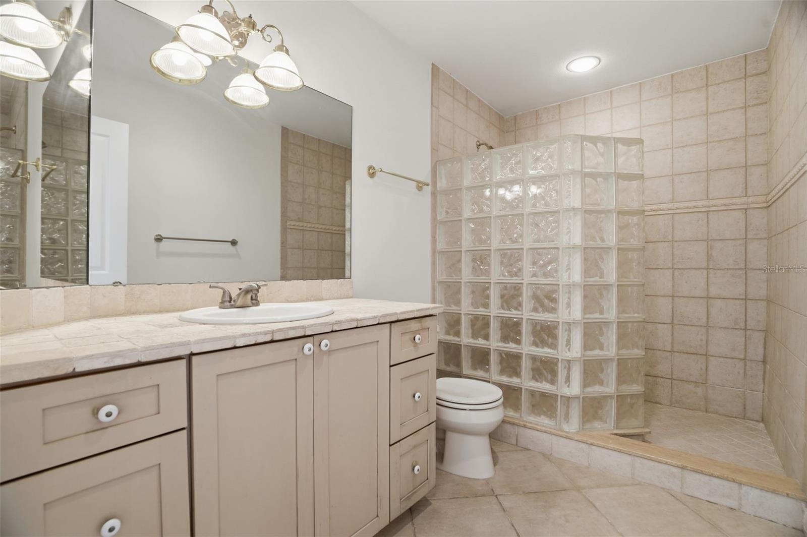 VENETIAN POINT - Residential