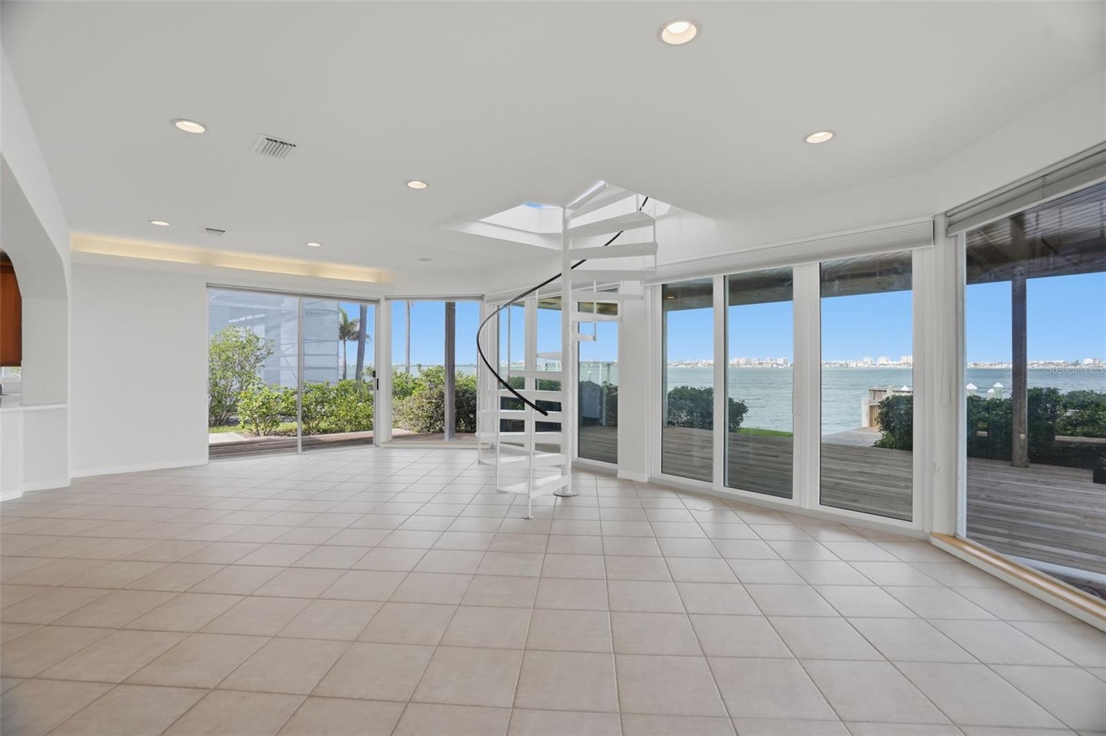 VENETIAN POINT - Residential