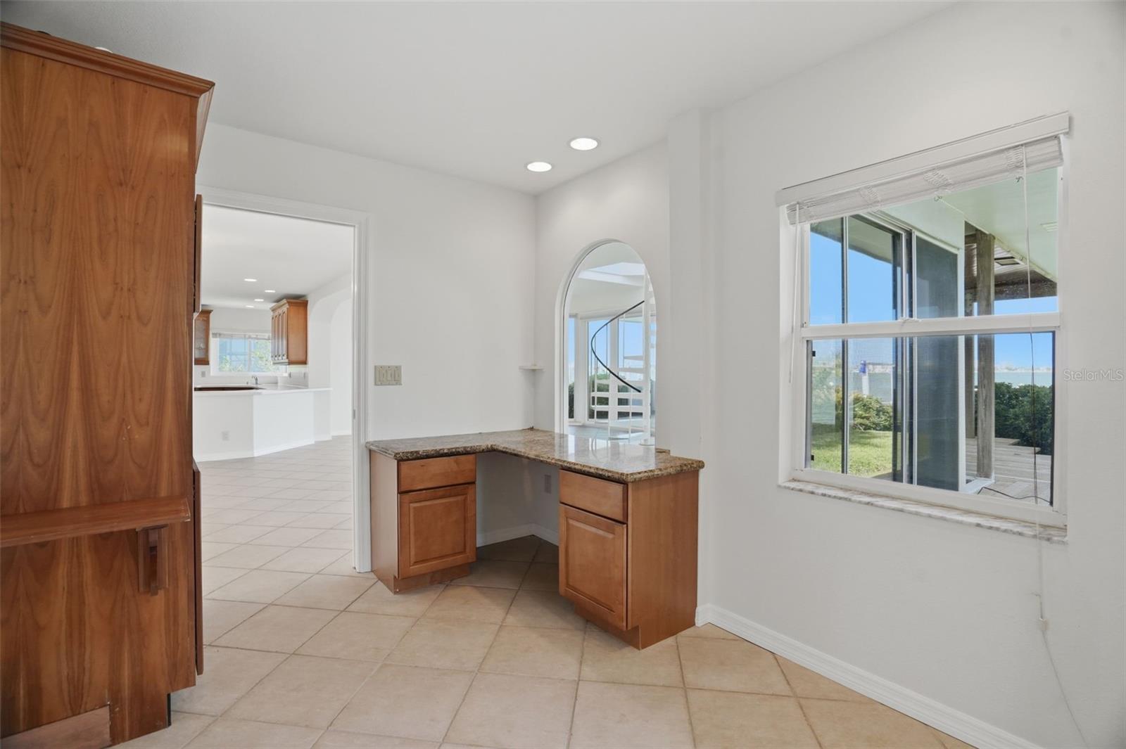 VENETIAN POINT - Residential