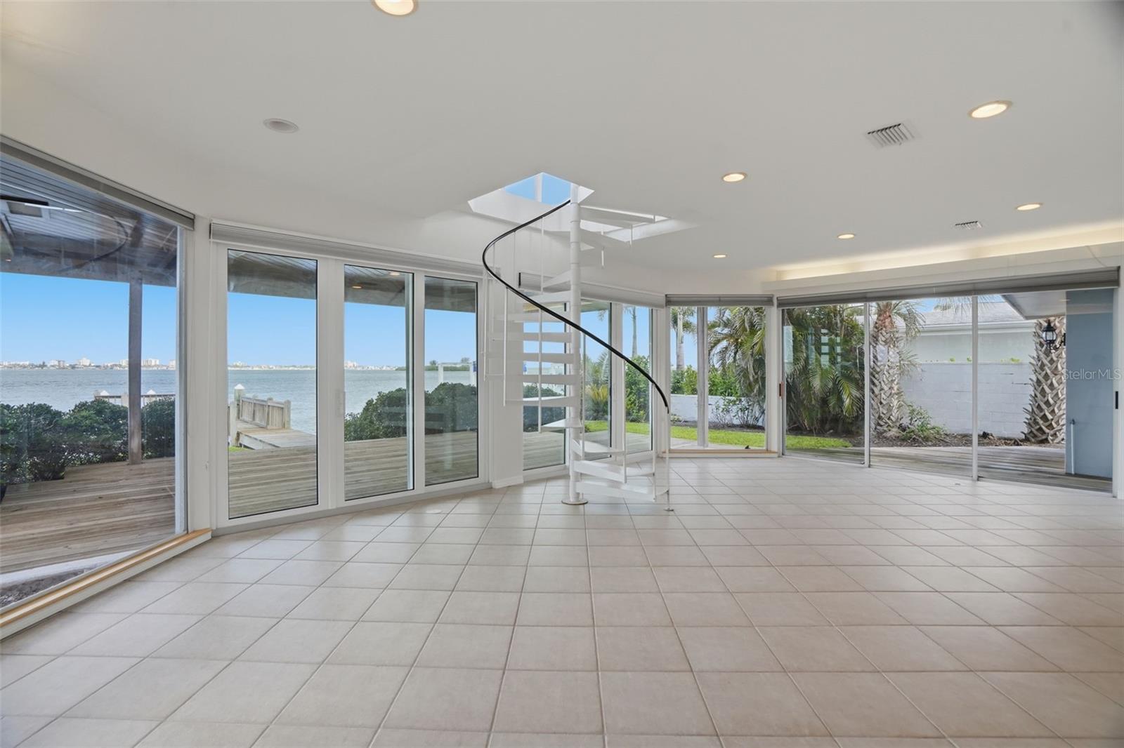 VENETIAN POINT - Residential