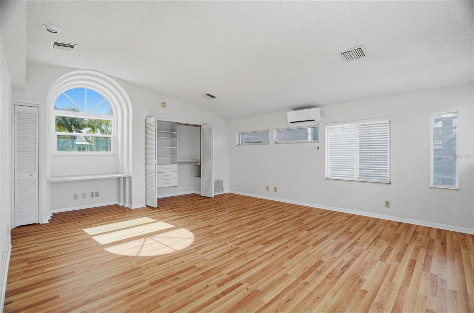 VENETIAN POINT - Residential