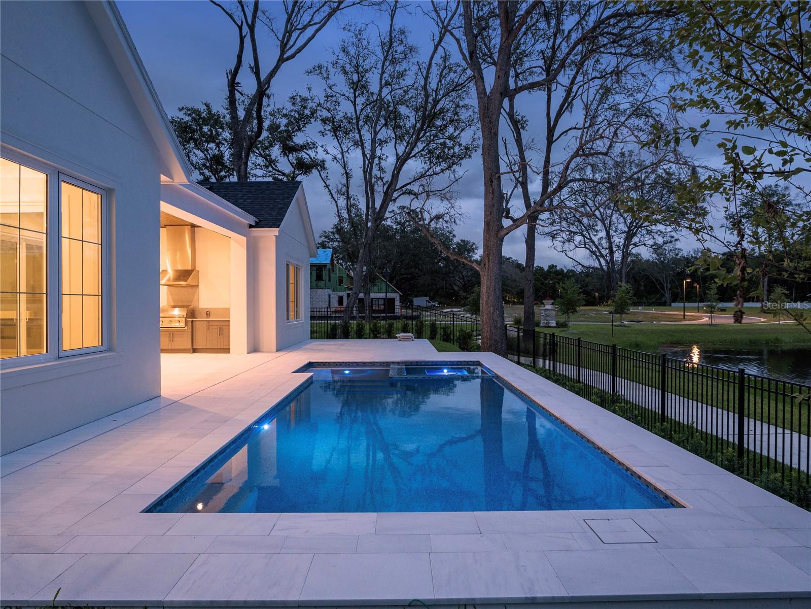 GROVE/OAKLAND - Residential