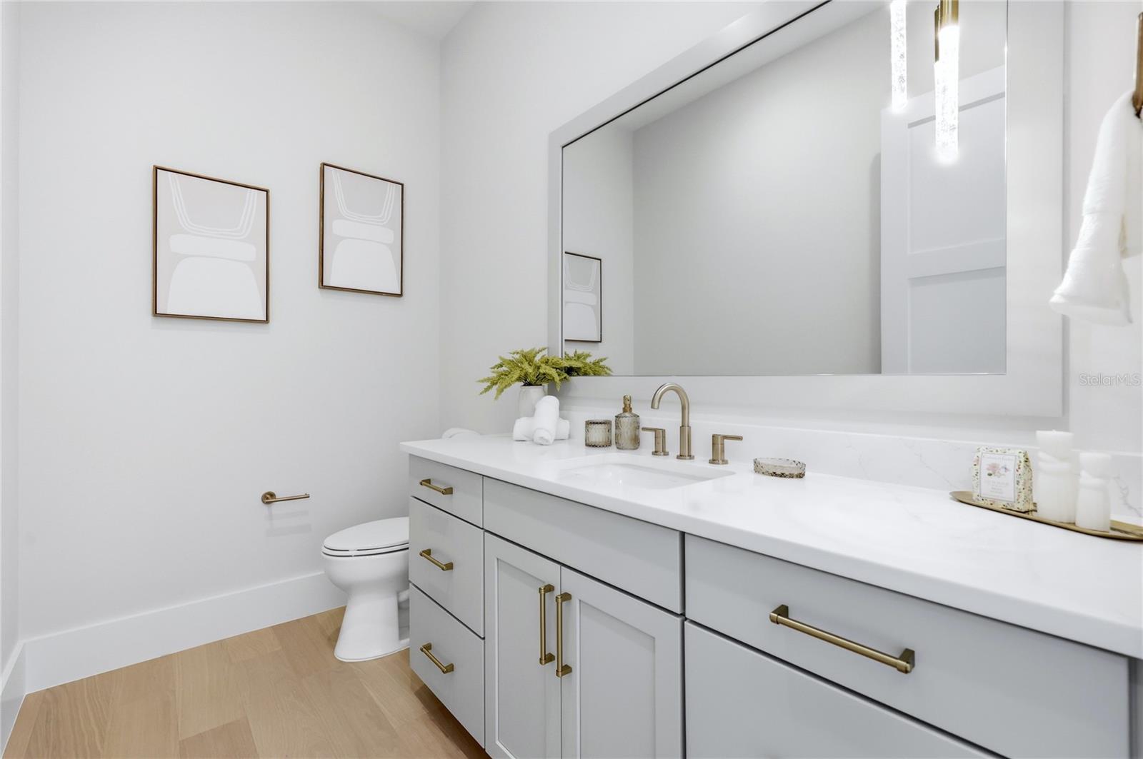 GROVE/OAKLAND - Residential