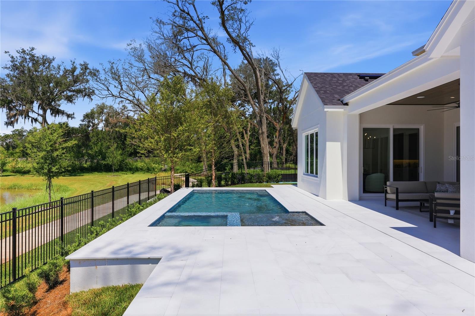 GROVE/OAKLAND - Residential