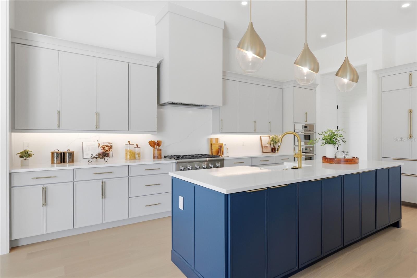 GROVE/OAKLAND - Residential