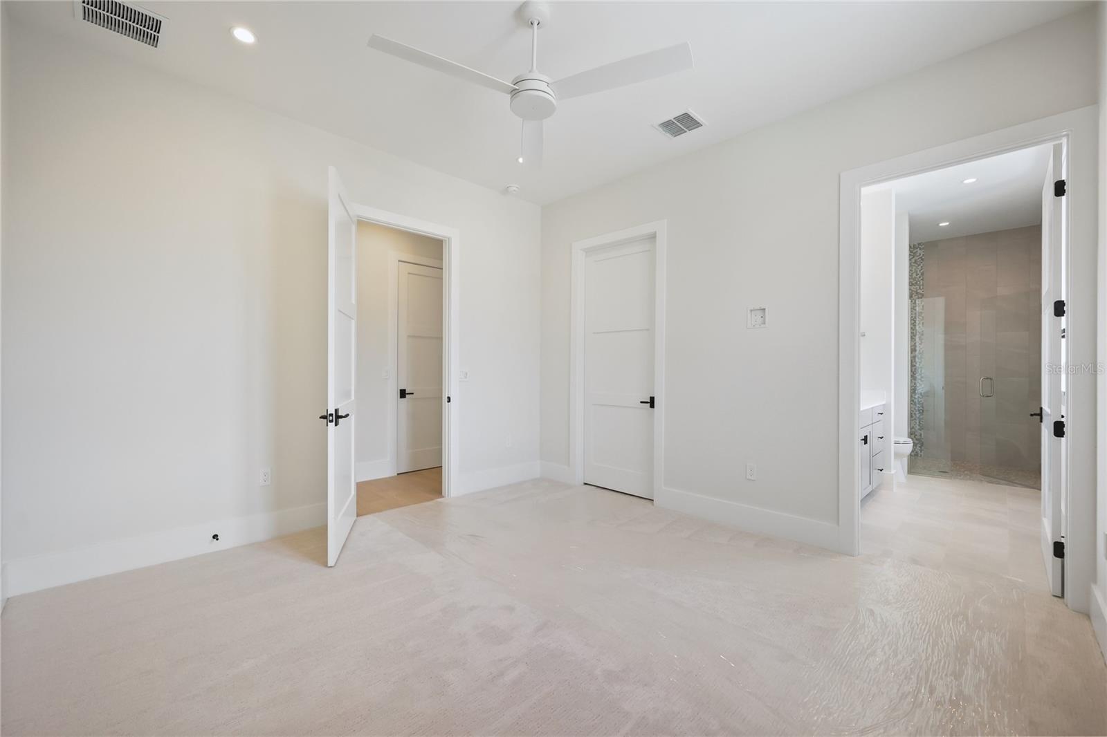 GROVE/OAKLAND - Residential