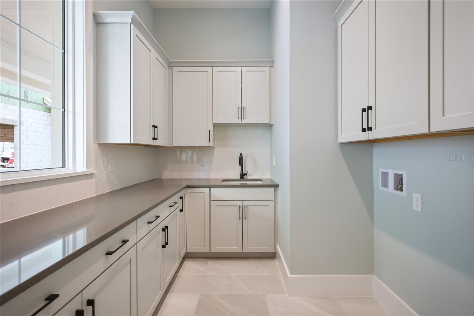 GROVE/OAKLAND - Residential