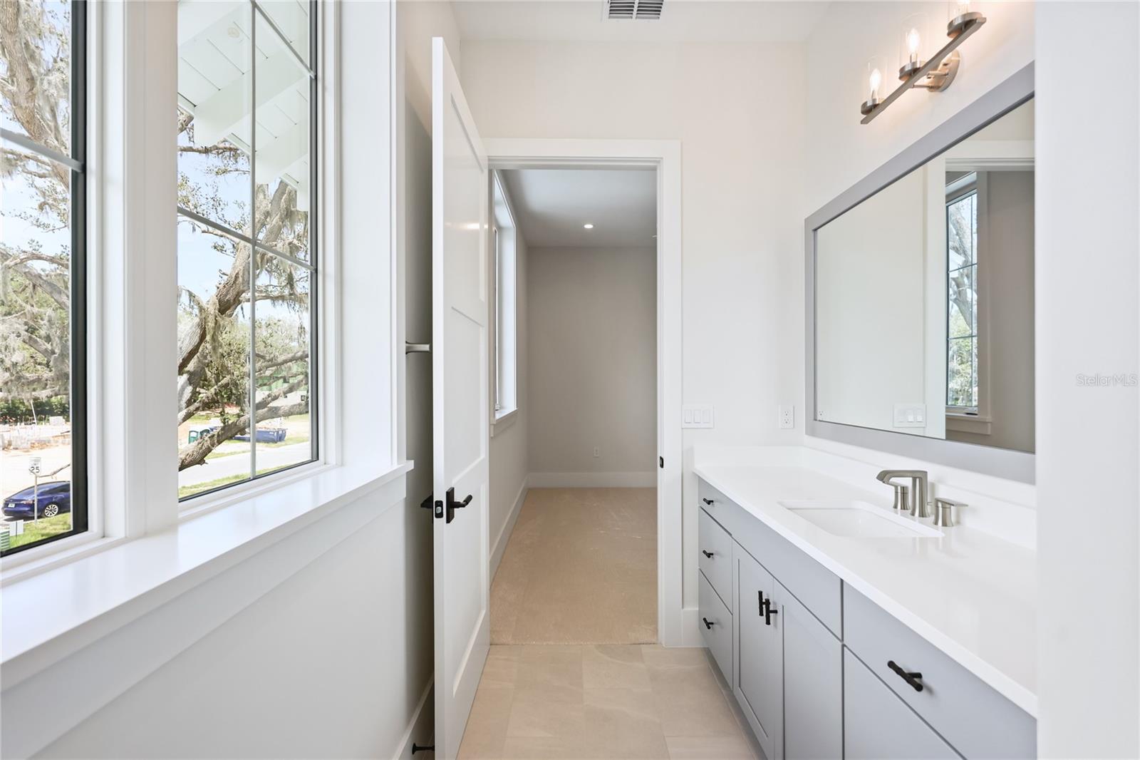 GROVE/OAKLAND - Residential