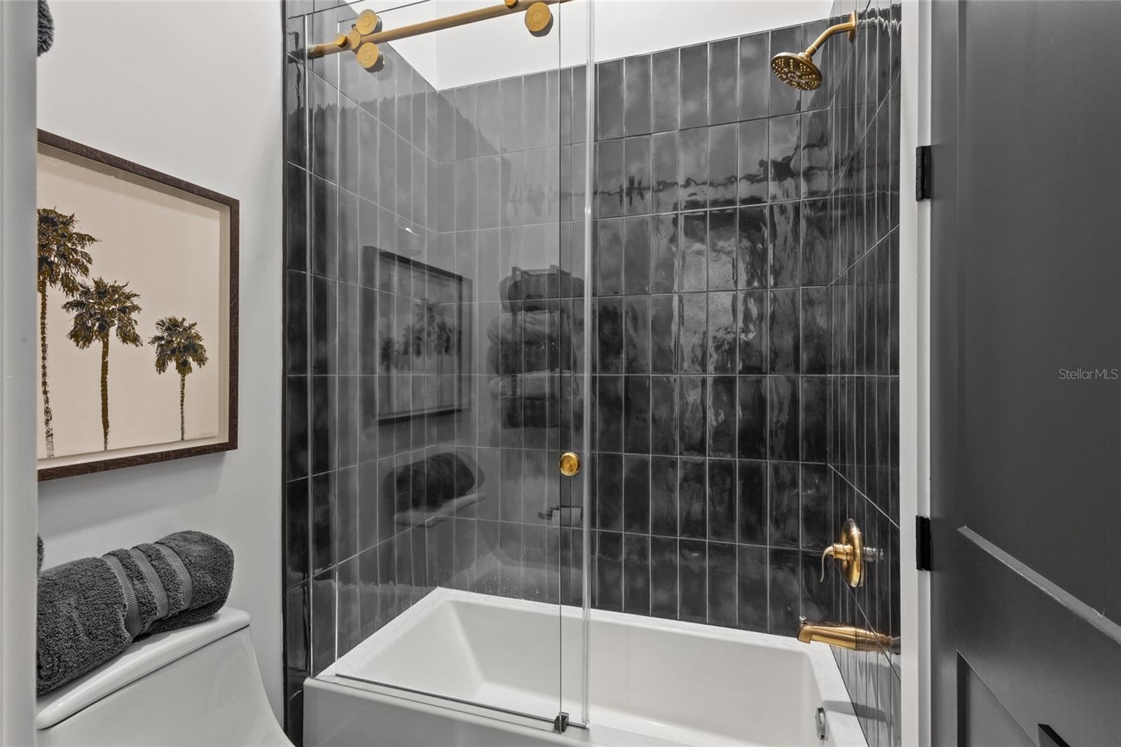 INDEPENDENCE, SIGNATURE LAKES - Residential